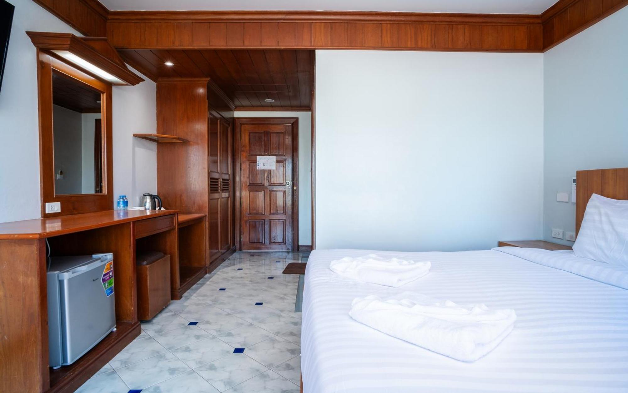 Gp House Phuket Patong Beach Exterior photo